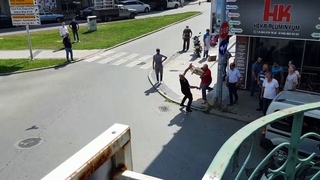 Yol verme kavgasında satırla dehşet saçtı