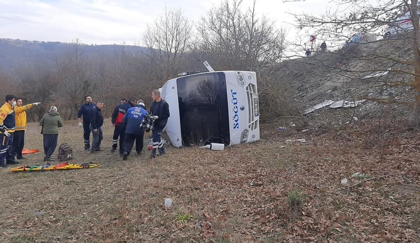 Yolcu midibüsü şarampole devrildi: 7 yaralı