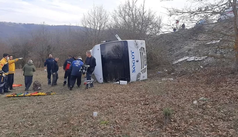 Yolcu midibüsü şarampole devrildi: 7 yaralı