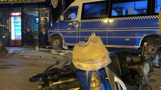 Yolcu minibüsü ile elektrikli bisiklet çarpıştı: 3 yaralı