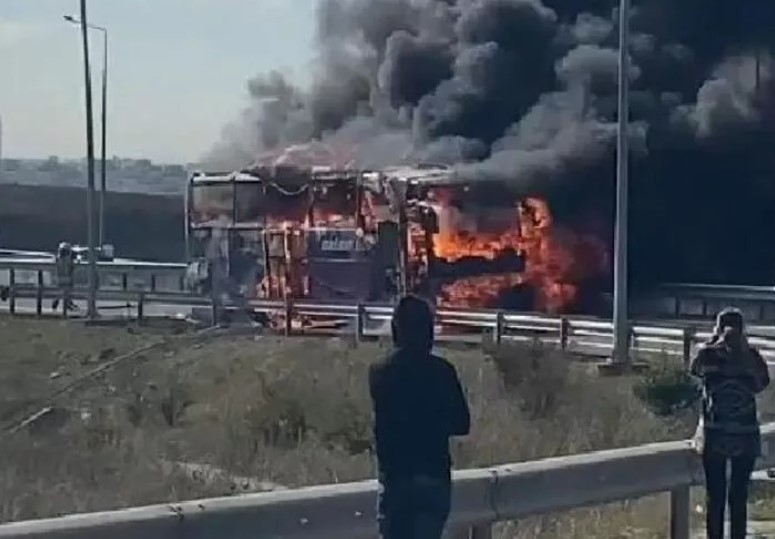 Yolcu otobüsü alev alev yandı