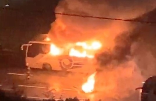 Yolcu otobüsü alev alev yandı