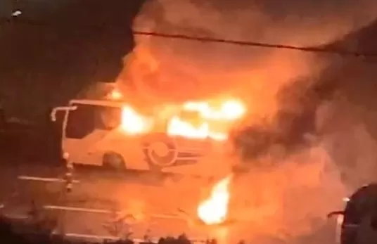 Yolcu otobüsü alev alev yandı