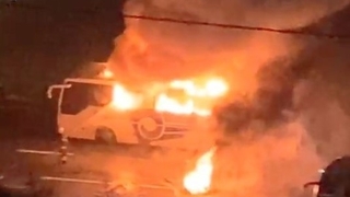 Yolcu otobüsü alev alev yandı