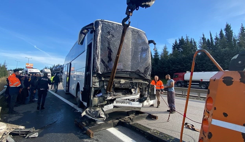 Yolcu otobüsü tırla çarpıştı: Yaralılar var