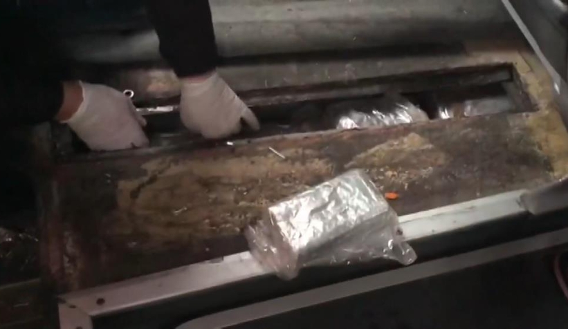Yolcu otobüsündeki zuladan 98 kilo eroin çıktı