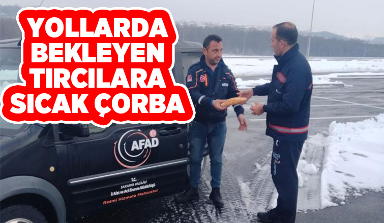 Yolda kalanlara sıcak çorba dağıttılar