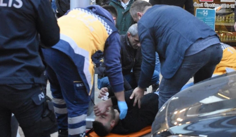 Yolda yürüyen iki arkadaşı bıçaklayıp kayıplara karıştı