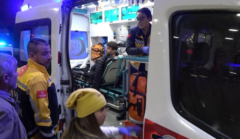 Yolda yürüyen şahsı bıçaklayıp kayıplara karıştılar