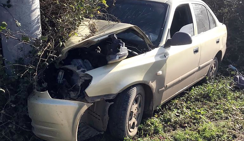 Yoldan çıkıp direğe çarptı: 1 yaralı