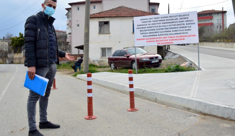 Yolu dubalarla çevirip nöbete başladı