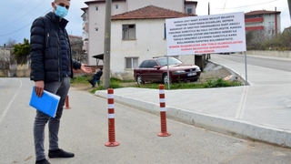 Yolu dubalarla çevirip nöbete başladı