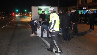 Yolun karşısına geçmeye çalıştı, canından oldu