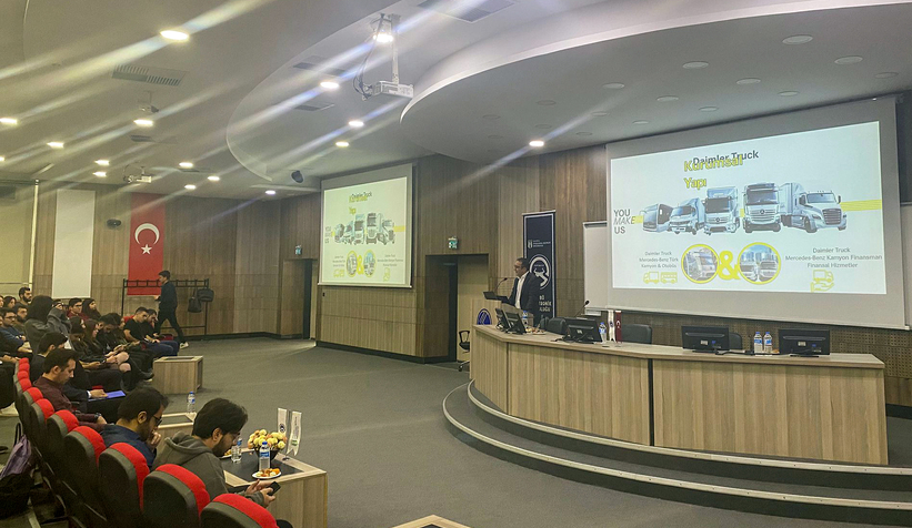 Yöneticiler ve öğrenciler Otomotiv Zirvesi’nde buluştu