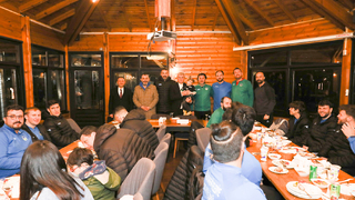 Yüce, hentbol takımıyla buluştu