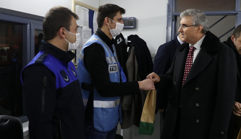 Yüce, Kandil gecesi görev başındaki personeli ziyaret etti