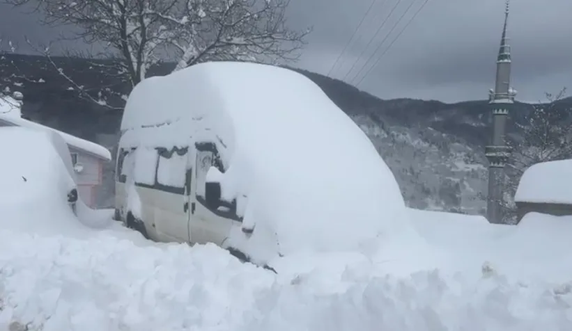 Yüksek kesimlerde kar kalınlığı bir metreyi buldu