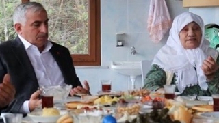 Yunus Özçelik annesini kaybetti