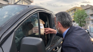 Yunus Tever iftarlık dağıttı