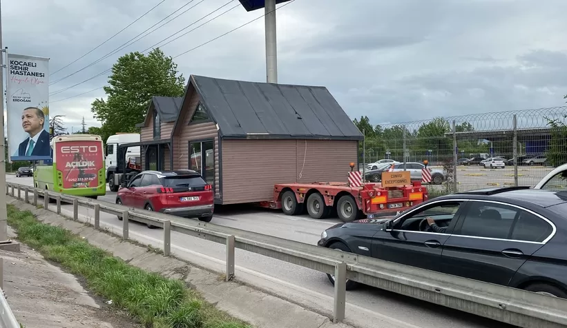 Yürüyen ev trafiği altüst etti