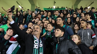 Yusuf Alemdar’dan gençlerle tribünden paylaşım