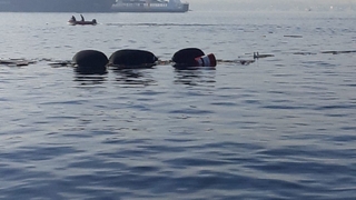 Yüzer havuz battı 24 kişi kişi böyle kurtarıldı