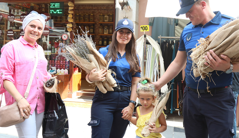 Zabıta teşkilatından esnaf ve vatandaşlara jest