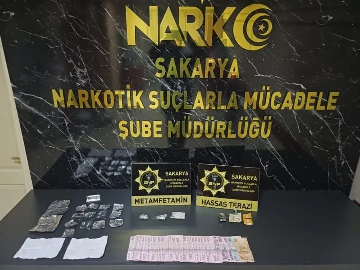 Zehir taciri suçüstü yakalandı