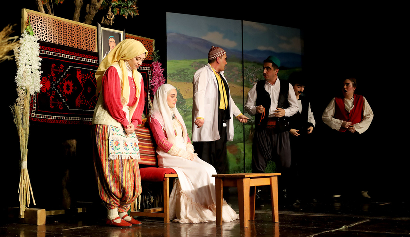 Zoraki Takip AKM’de kahkahalarla geçti